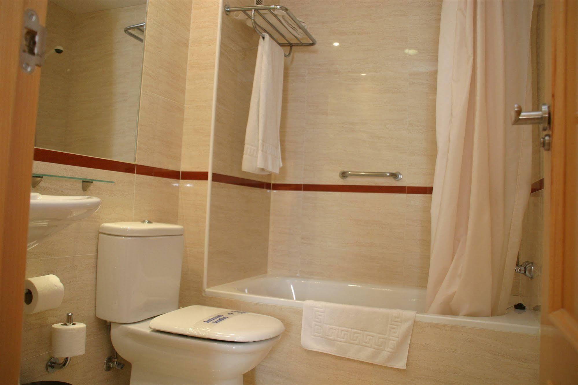Apartamentos Turisticos Anoreta Rincon de la Victoria Exterior photo