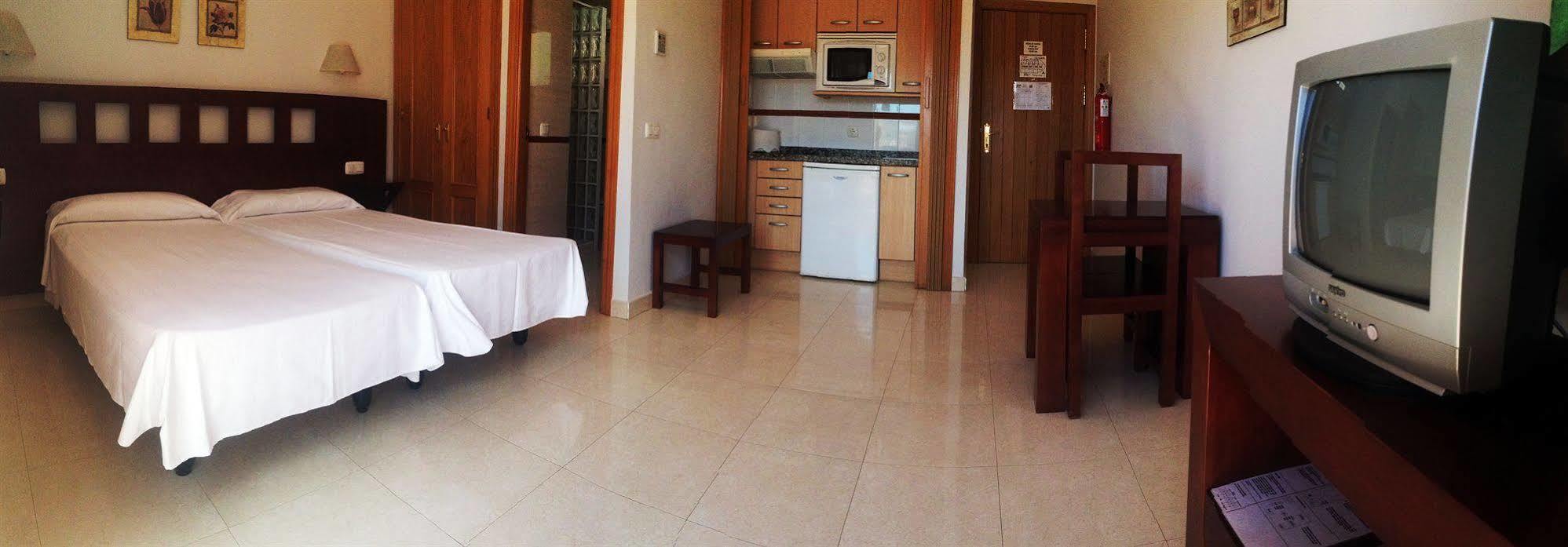 Apartamentos Turisticos Anoreta Rincon de la Victoria Exterior photo